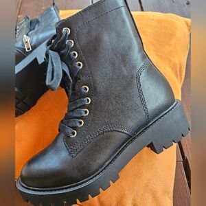 Steve Madden ladies' black leather boots size 5